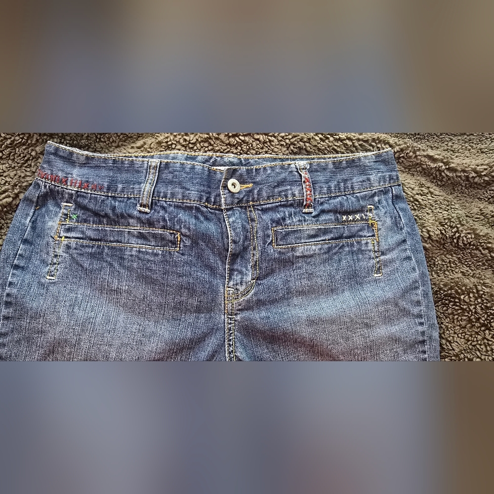 Tommy Hilfiger Blue Denim Capri Embroidered Jeans - Picture 3 of 11